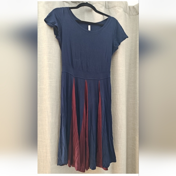 Navy blue dress with red inserts by Gilli. Size small - Picture 1 of 5